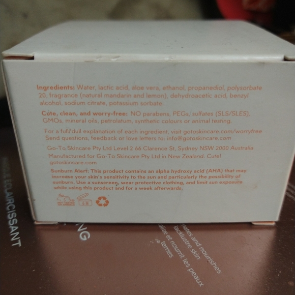 Go-to Exfoliating Swipeys - Picture 3 of 4